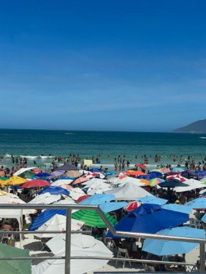 Apartamento na Praia do Forte em Cabo Frio apto N113